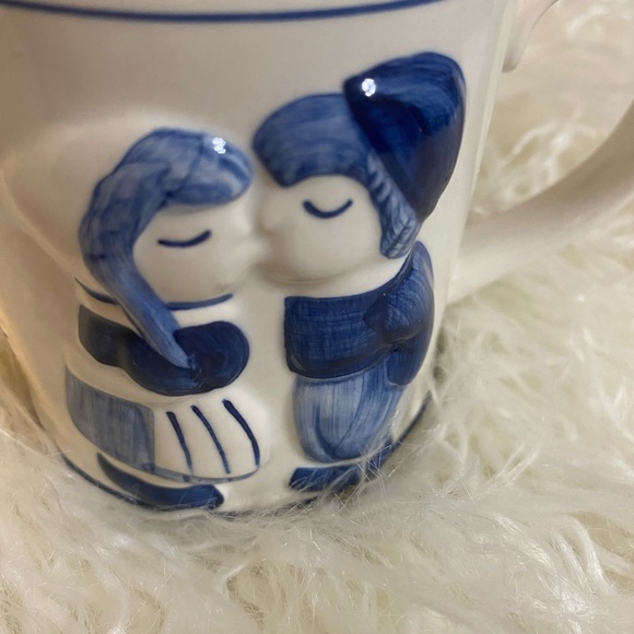 BLUE Delft Deco Hand painted Holland Porcelain cup kissing Dutch couple. - Picture 3 of 9